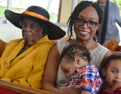 Centenarian worshipping on her birthday with daughter and grandchildren | Credits: Jerry Holness